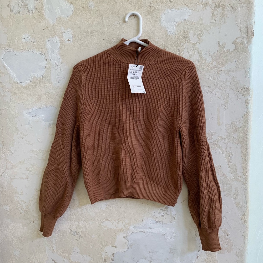 SOLD- no longer available ZARA cropped sweater